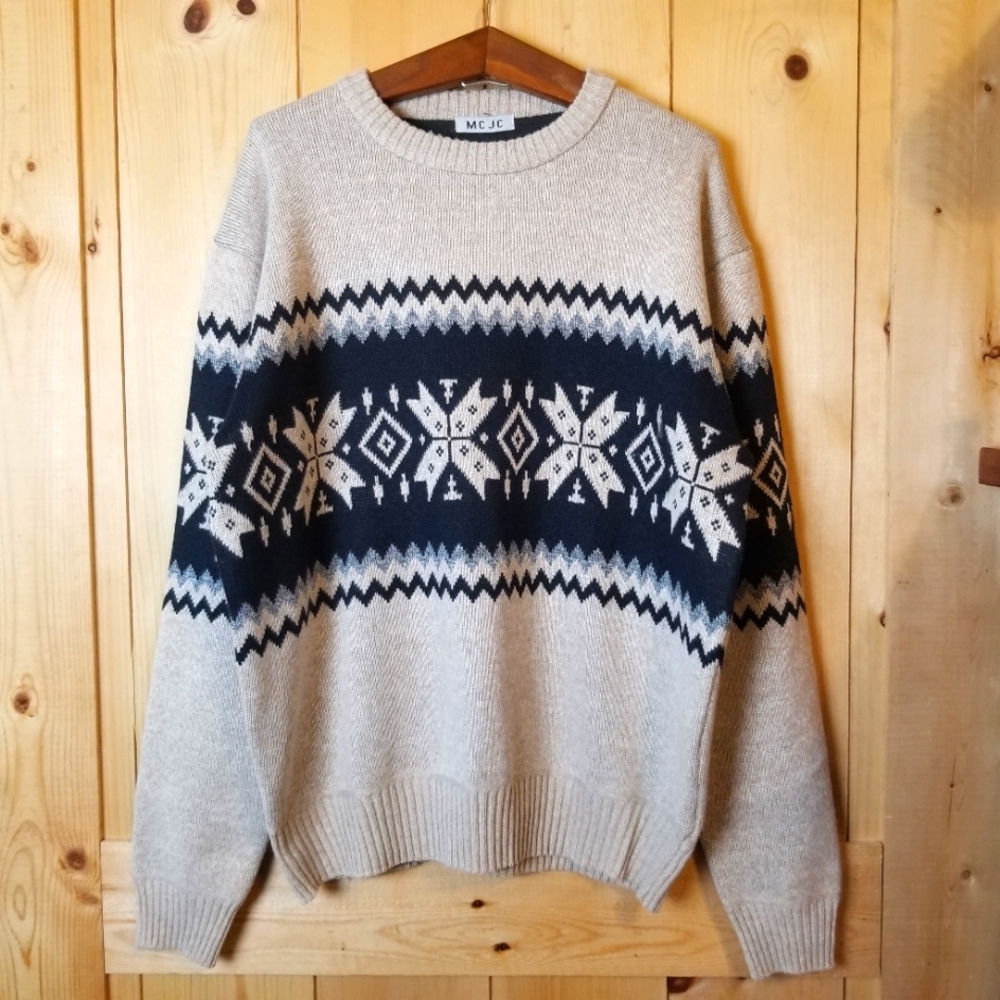 MCJC Geometric Snowflake Design Fleece Lined Crewneck Sweater NWOT